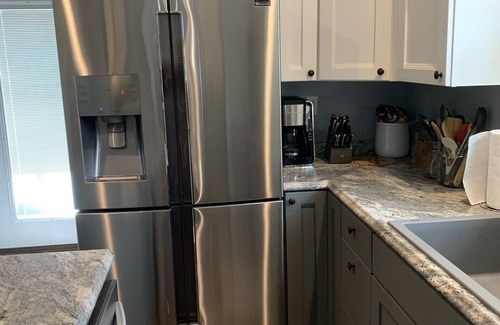 Ashland House | The Bluegrass Bungalow: Newly Constructed Sleeps 6: 3 beds 1.5bath. One Level.