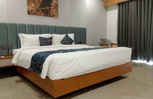 Sanand Hotel | The Blues Hotel