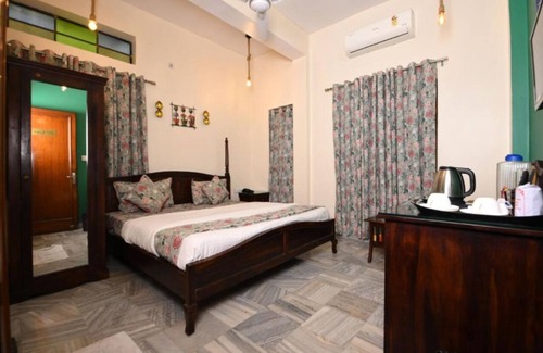 Lalkothi Bed & Breakfast | The BnB World-sustainable stay - Deluxe King Room 1