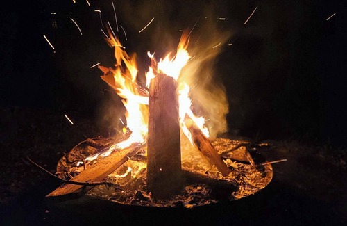 Frazee Cabin | The Boat House: Your Cozy Lakeside Getaway on Wymer Lake