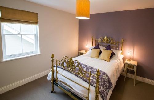 Great Yarmouth Bed & Breakfast | The Boathouse