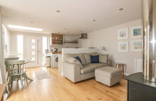 Crantock Cottage | THE BOLTHOLE, pet friendly, with open fire in Crantock