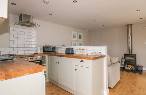 Crantock Cottage | THE BOLTHOLE, pet friendly, with open fire in Crantock