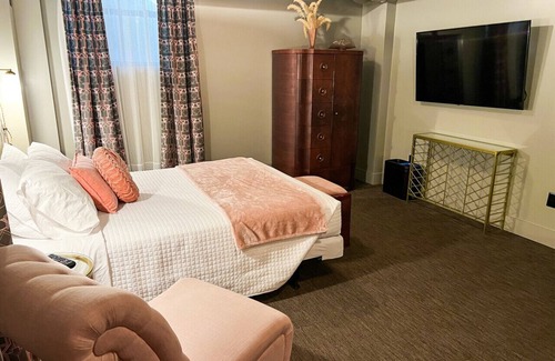East Aurora Hotel | The Bonnie & Clyde Room @ The Bank