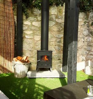 Saint Asaph House | The Bothy, wood fired hot tub, luxury spa bathroom