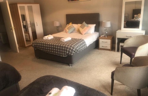 Ballinrobe Hotel | The Bowers Bar & Restaurant