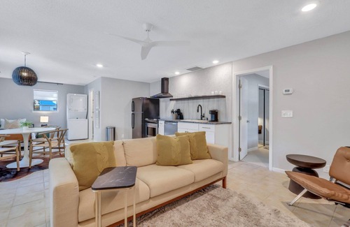 Saint Simons Heights Apartment | The Breezy Bee - 1 Bedroom Cottage