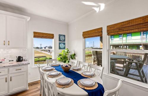 Crystal Beach House | The Breezy Turtle
