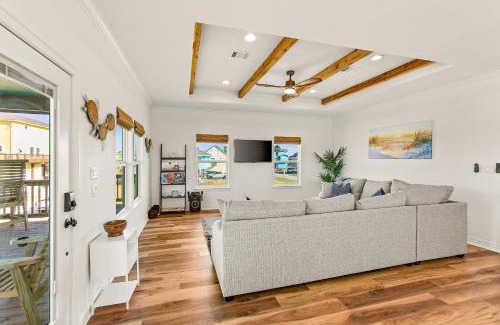 Crystal Beach House | The Breezy Turtle