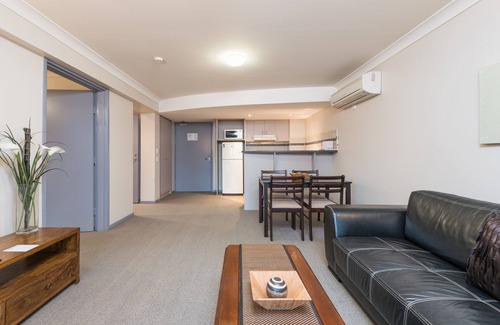 Toronto Hotel | The Brighton Apartments