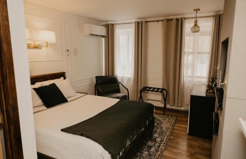 Wallace Hotel | The Brooks Hotel Restaurant and Lounge