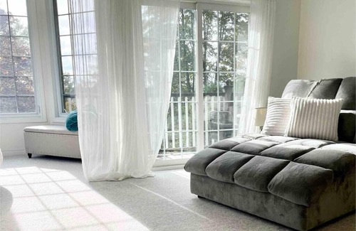 Malahide Ski Chalet | The Bruce Beach House - Cozy cottage by the lake!