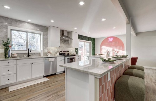 Allendale Area House | The Bubbly Bungalow | Photo Booth + Champagne Wall