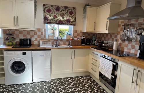 Kirkmichael Cottage | THE BUNGALOW, family friendly, with hot tub in Maybole
