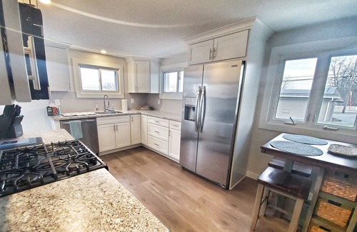 Canandaigua House | The bungalow @ T. Spex Eyewear is a cozy, convenient stay in Canandaigua!