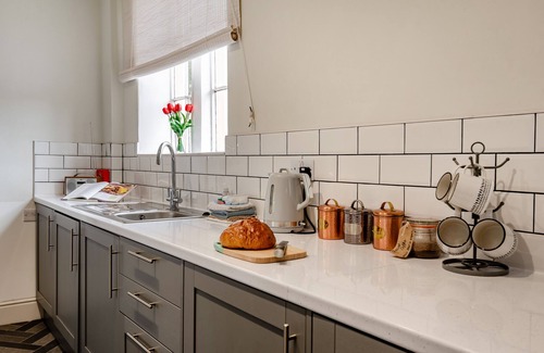 Lincoln House | The Bungalow - Two Bedroom House, Sleeps 4