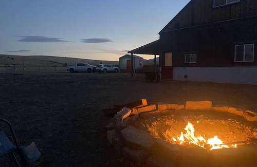 Three Forks House | The Bunkhouse Farm Stay near Madison River!