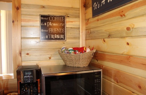 Lovell Cabin | The Bunkhouse: Mountain views, solitude, close to town and many western sights.