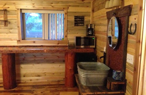 Lovell Cabin | The Bunkhouse: Mountain views, solitude, close to town and many western sights.