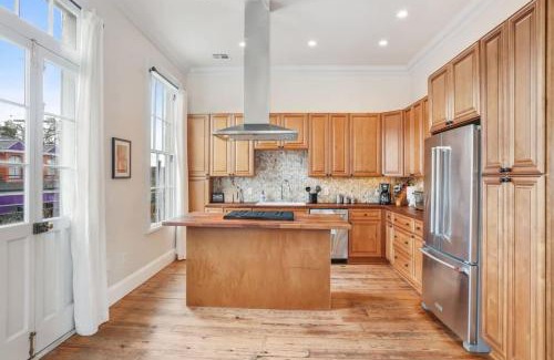 Faubourg Marigny House | The Burgundy House #1 Steps to the French Quarter