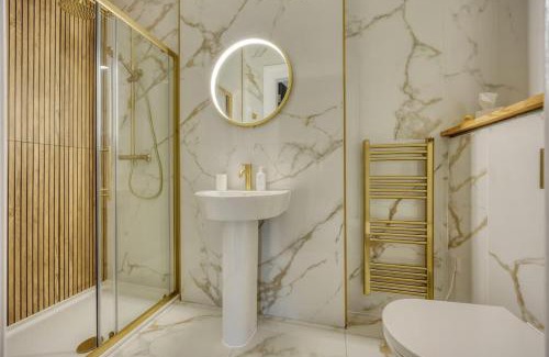 Kelvinbridge Apartment | The Burnbank Experience