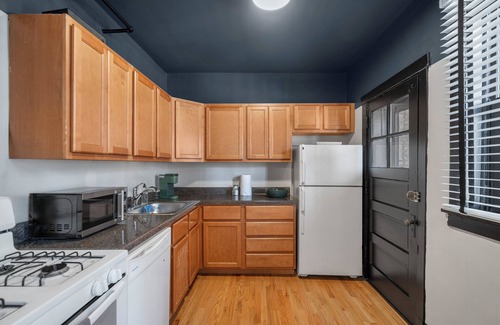 Lakeview Apartment | The Burrow at Wrigley