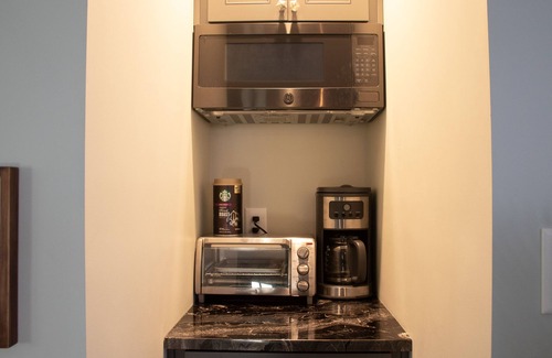 Greenville House | The Burrow-cozy boutique studio walkable to downtown