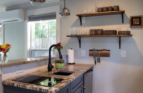 Greenville House | The Burrow-cozy boutique studio walkable to downtown