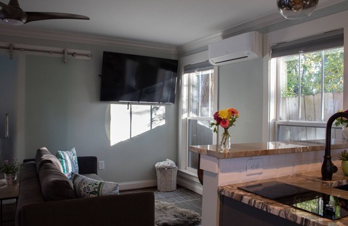 Greenville House | The Burrow-cozy boutique studio walkable to downtown