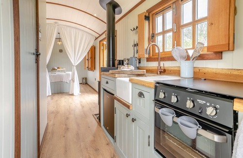 Bronllys House | The Butterfly Hut - One Bedroom House, Sleeps 2