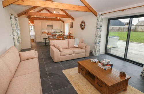Vale of Glamorgan Cottage | THE BYRE, pet friendly, with hot tub in St Brides Major