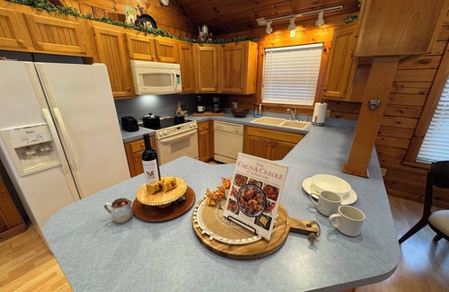 Mooringsport Cabin | The Cabin at Caddo Crossing - for the vibe of an old-time lodge on the bayou!