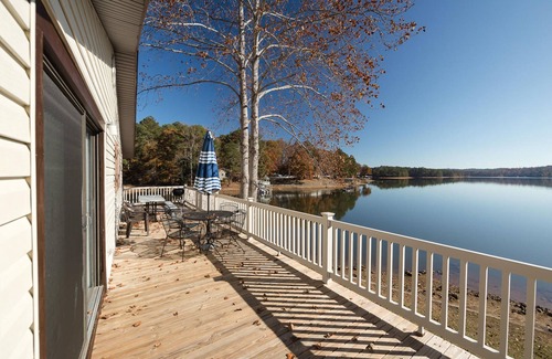 Dadeville House | The Cabin on Wisteria Lane | 2 Bed, 2 Bath