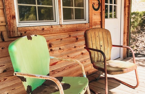 Iron Post Cabin | The Cabins at Bent Pine Ranch ~ Cabin #3
