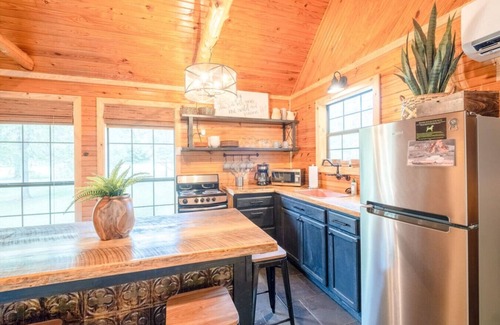 Boswell Cabin | The Camphouse ~ ON Livingston Creek