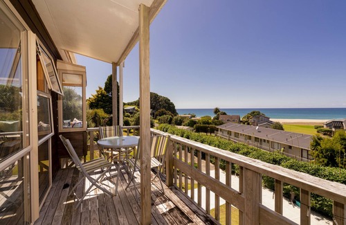 Onemana House | The Captain's Lookout - Onemana Holiday Home