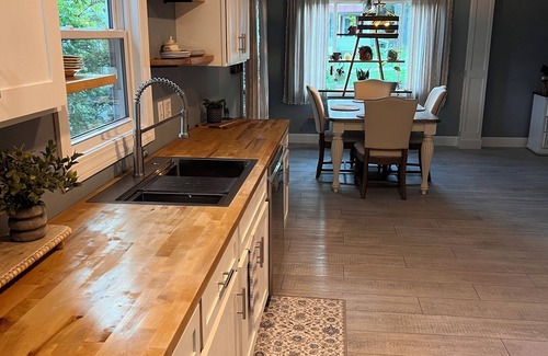 Ballston Spa House | The Cardinals Nest, Charming 4-bedroom house, Historic Village of Ballston Spa.