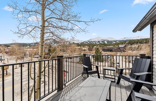 Historic District Condo | The Carlin Royal Tiger | Bunks, Views & Balcony
