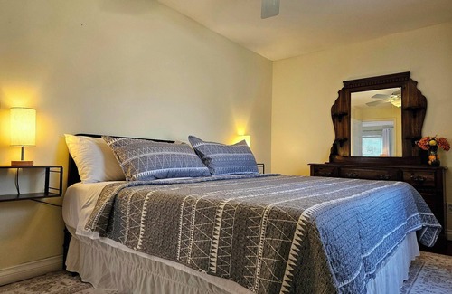 Fort Payne House | The Carriage House: Charming 1-bedroom guest house in Fort Payne