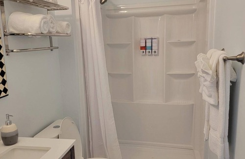 Fort Payne House | The Carriage House: Charming 1-bedroom guest house in Fort Payne