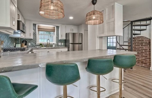 Columbia House | The Carriage House @Downtown!