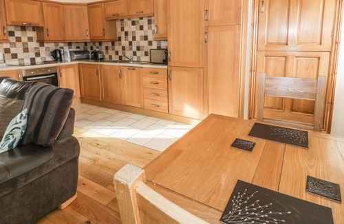Alberbury Cottage | THE CART HOUSE, luxury holiday cottage, with hot tub in Alberbury