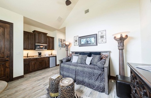 Gruene House | The Casitas At Gruene, #4 Safari Casita