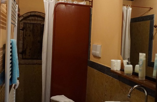 Fauglia Cabin | The Castle -apartments 2/4 People, Wifi Free, Parking, Air Conditioning