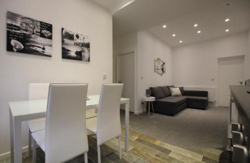 Tredegar Apartment | The Castle Lodge