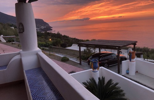 Malfa Villa | The casuzza of RE !