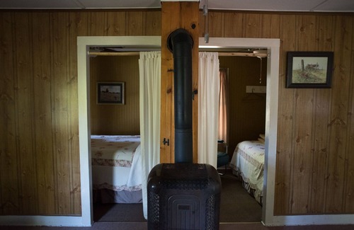 Hawks Cottage | THE CATTAIL COTTAGE (Brown) - BEDROOMS: 2
