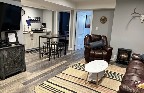 Yellowhead County House | The Cedar Suite