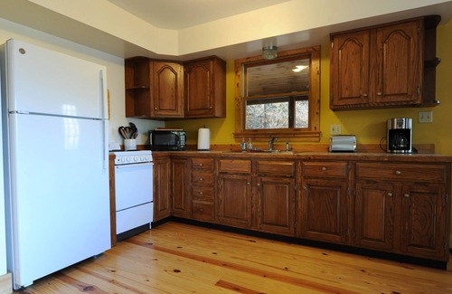 Rileyville Cabin | "The Chalet" Shenandoah Valley Getaway w/Hot Tub near Luray, VA