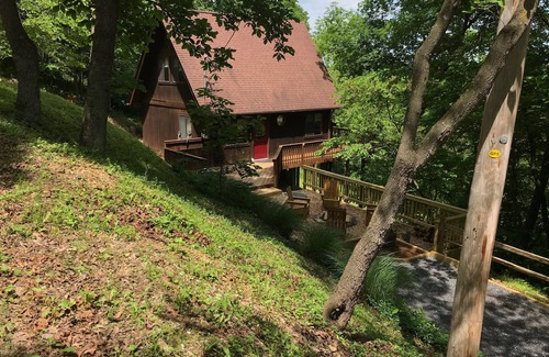 Rileyville Cabin | "The Chalet" Shenandoah Valley Getaway w/Hot Tub near Luray, VA